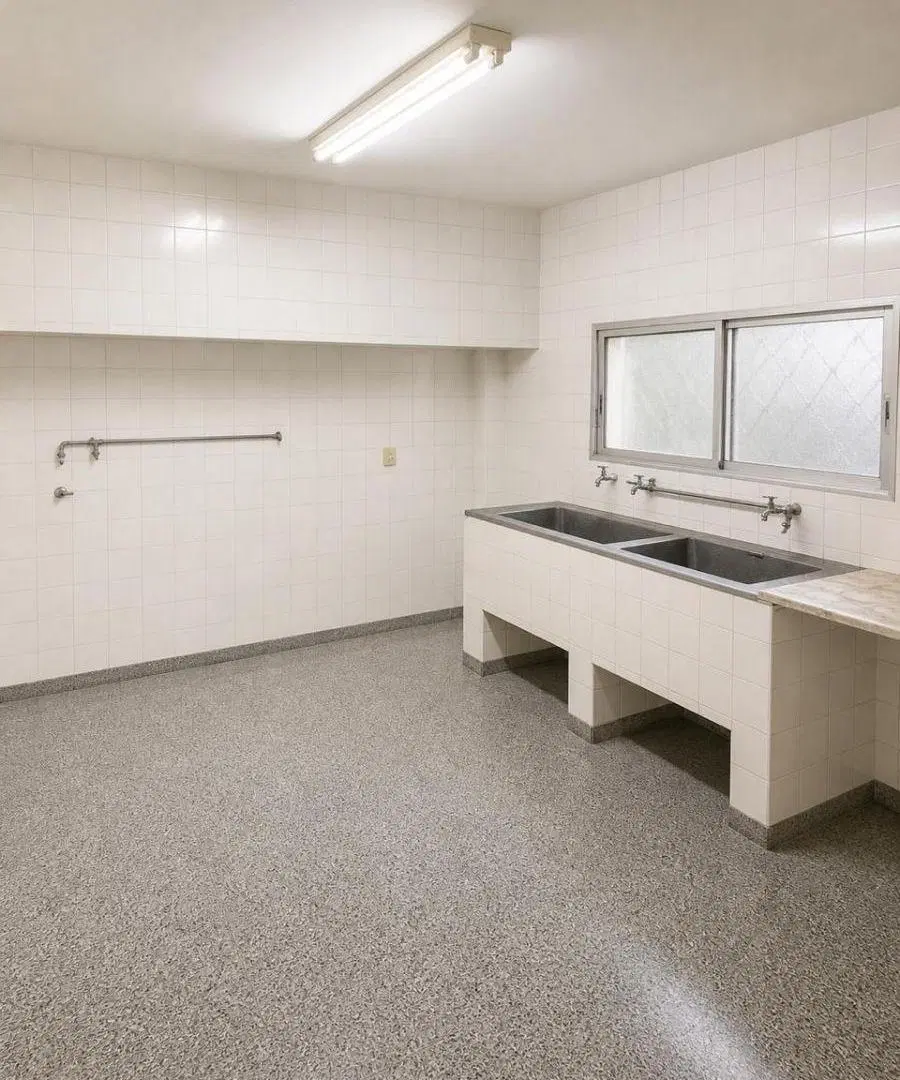 Local comercial en alquiler 300 m² – Doble frente – Zárate centro 5