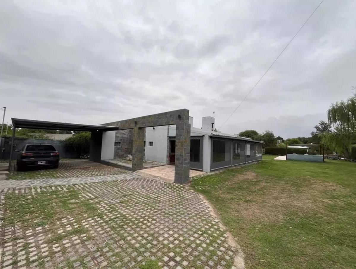 Se Vende Casa Cabaña con Piletamy Gran Terreno en Anisacate 3