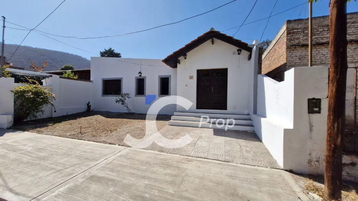 HERMOSA CASA EN VENTA EN TRES CERRITOS M2 TOTALES 330 CON JARDIN Y QUINCHO 3