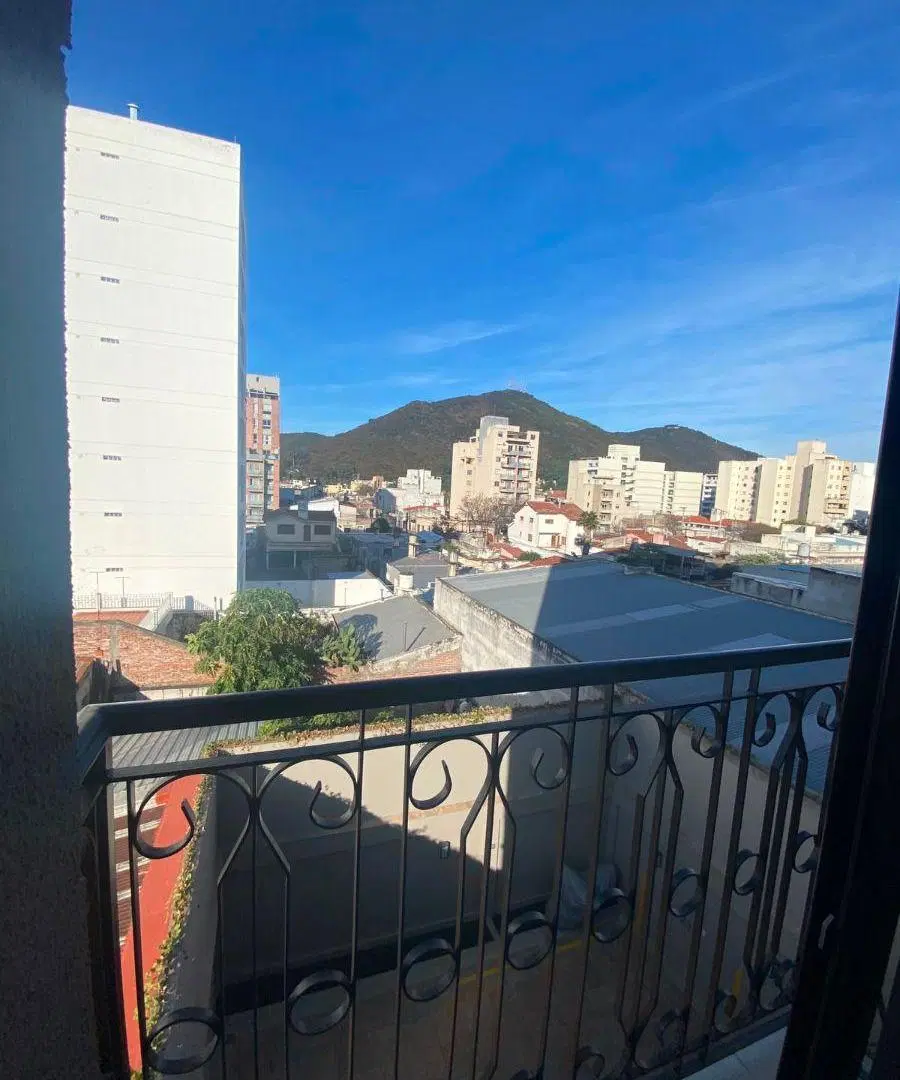 HERMOSO DEPARTAMENTO DE 2 DORMITORIOS BIEN LUMINOSO EN DEAN FUNES 1172 3