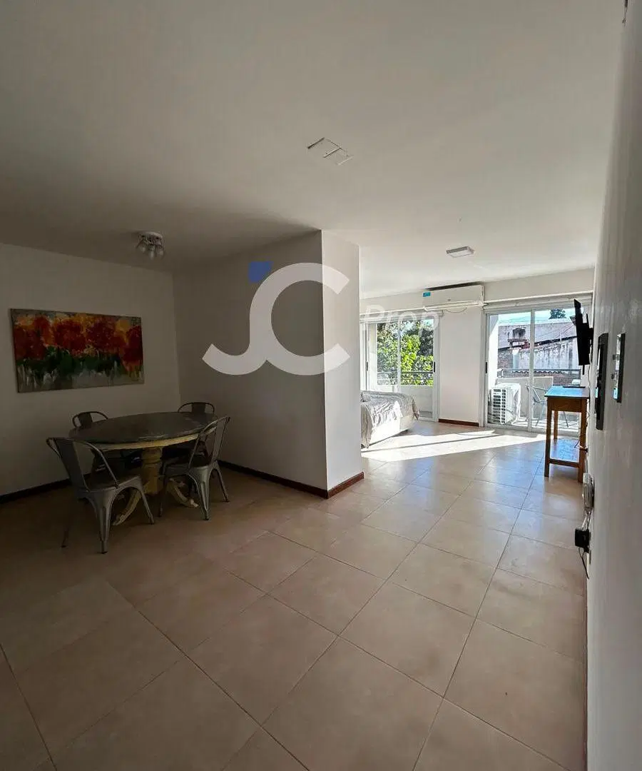 EN VENTA MONOAMBIENTE AMPLIO CON 2 BALCONES Y COCHERA EN BROWN AL 400 4