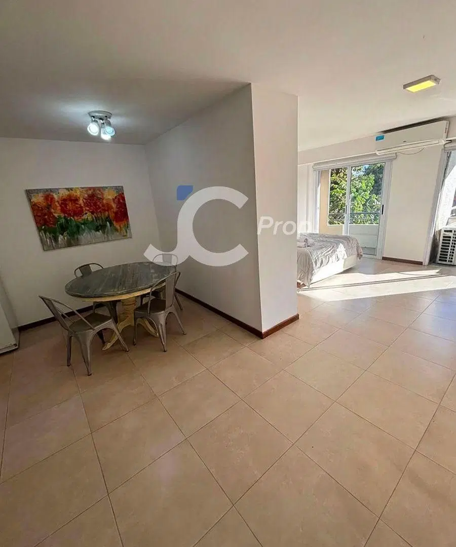 EN VENTA MONOAMBIENTE AMPLIO CON 2 BALCONES Y COCHERA EN BROWN AL 400 2