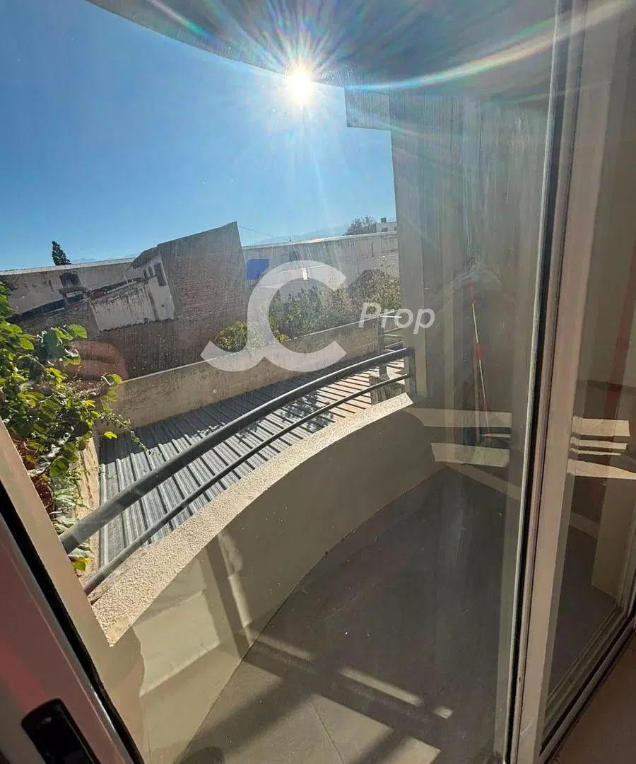 EN VENTA MONOAMBIENTE AMPLIO CON 2 BALCONES Y COCHERA EN BROWN AL 400 8