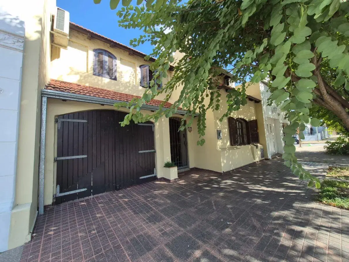 Hermosa Casa en Venta – Barrio Candioti Sur 2