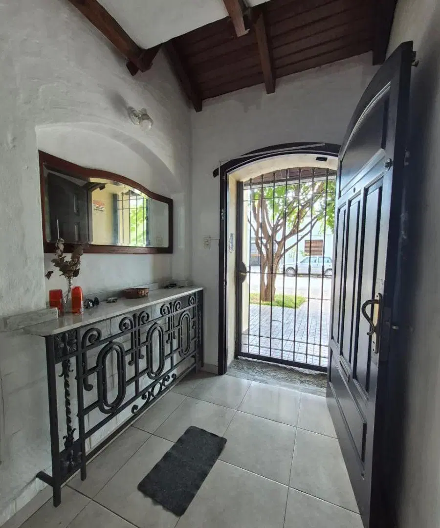 Hermosa Casa en Venta – Barrio Candioti Sur 3
