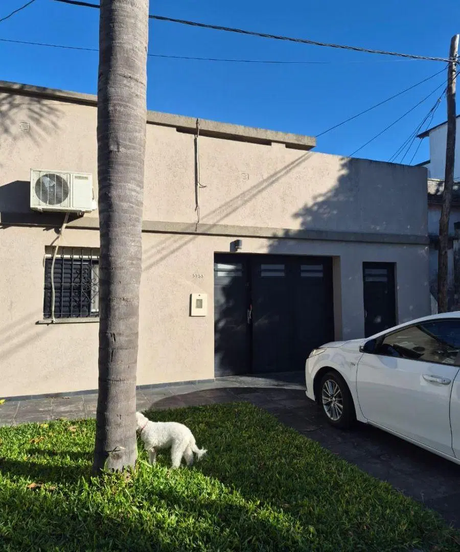 Excelente Casa en Planta Baja con Quincho y Pileta 2