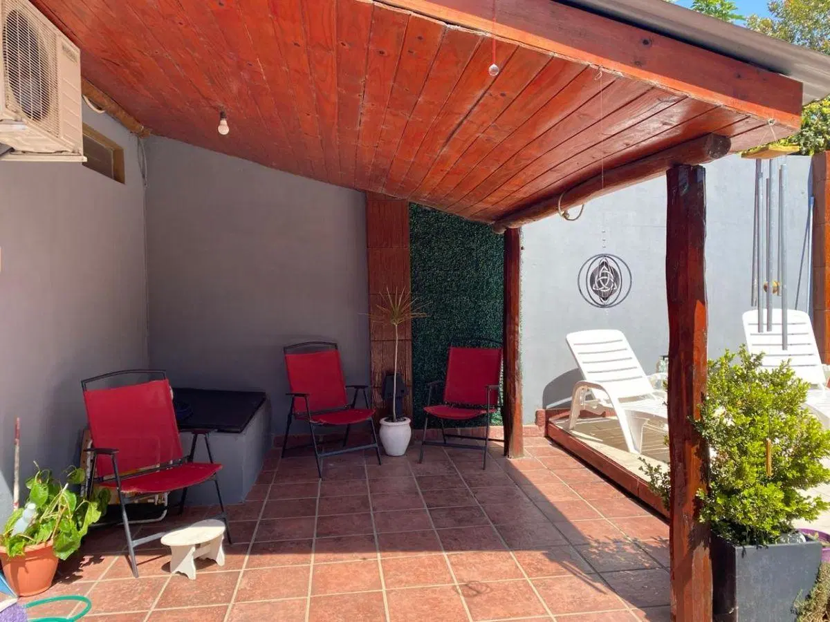 Excelente Casa en Planta Baja con Quincho y Pileta 5