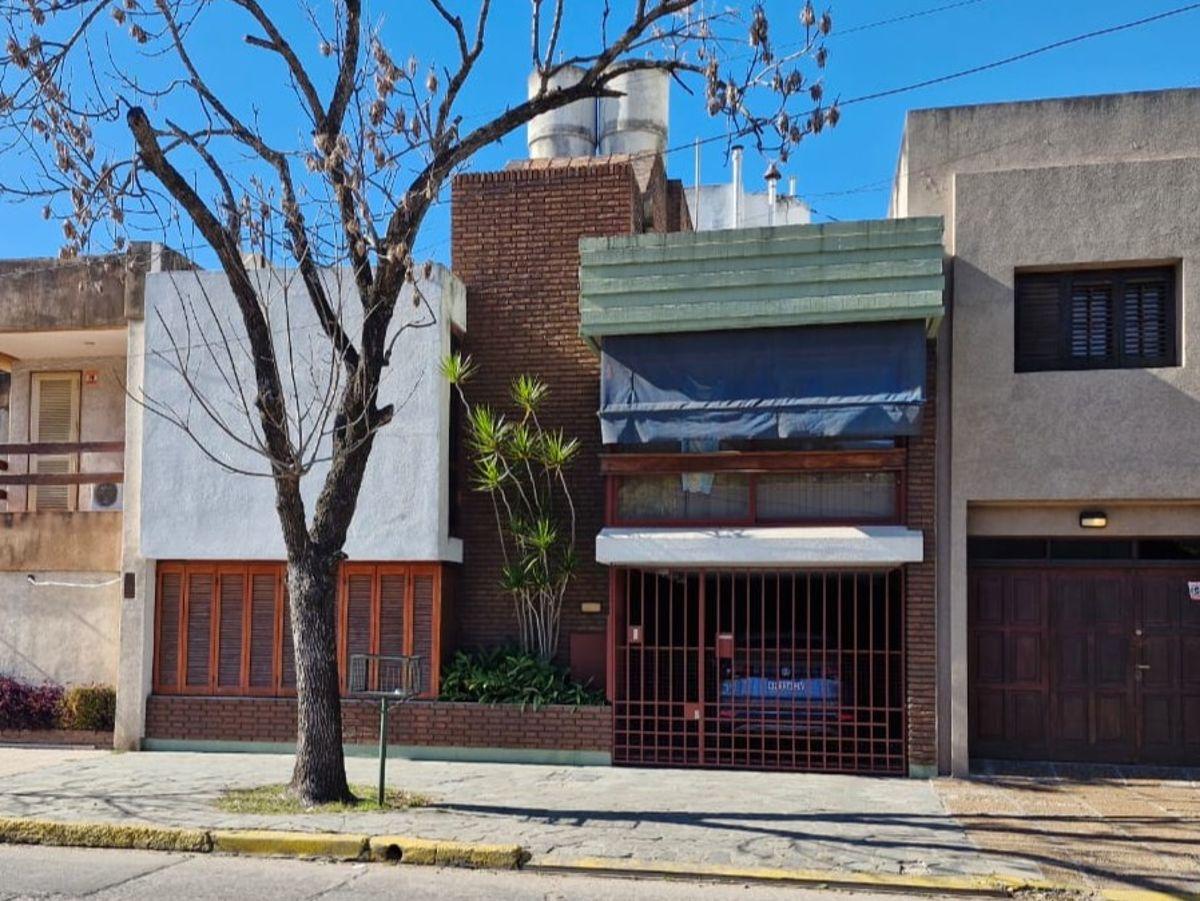 Foto de Casa en Venta a Metros de Boulevard – Francia 3528, imagen 1