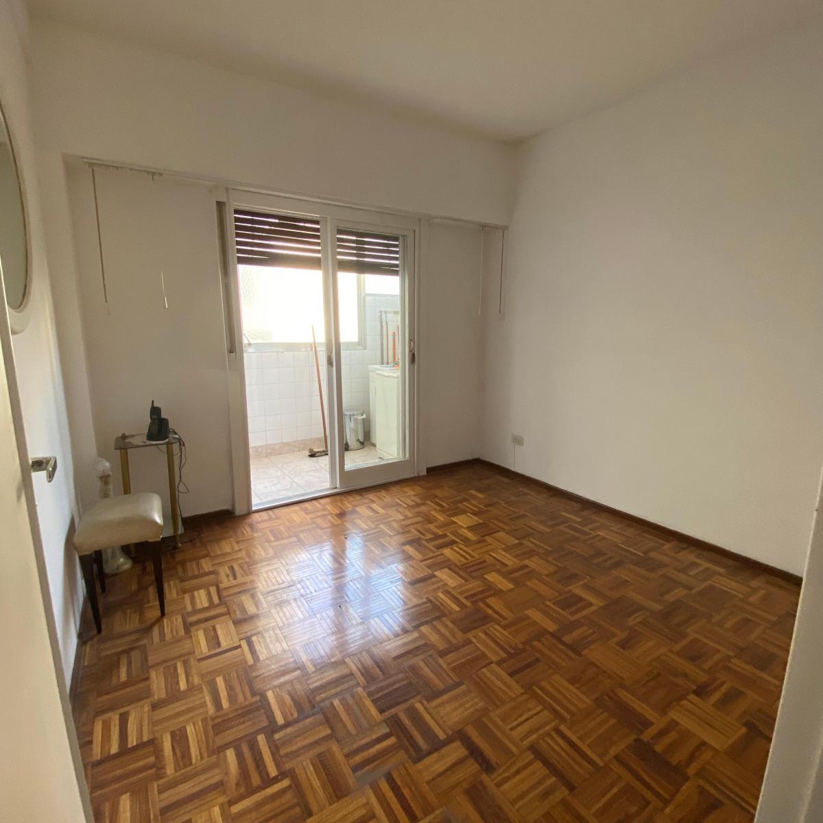Semipiso en Flores Amplio y Luminoso Balcón Cochera Dño Vende 2
