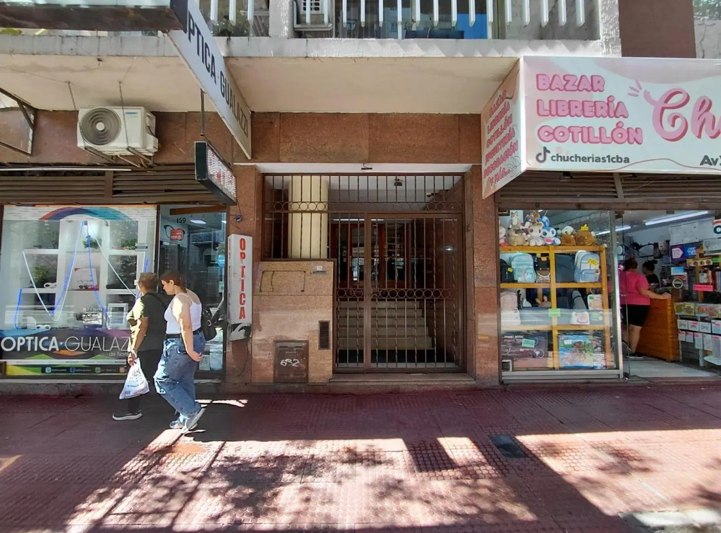 A metros de Patio ¡O! 1dorm. c/escritura 4
