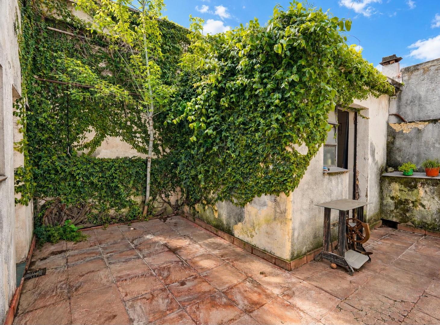 Foto de Venta casa 4 ambientes a refaccionar Lote propio Parque Chas, imagen 1