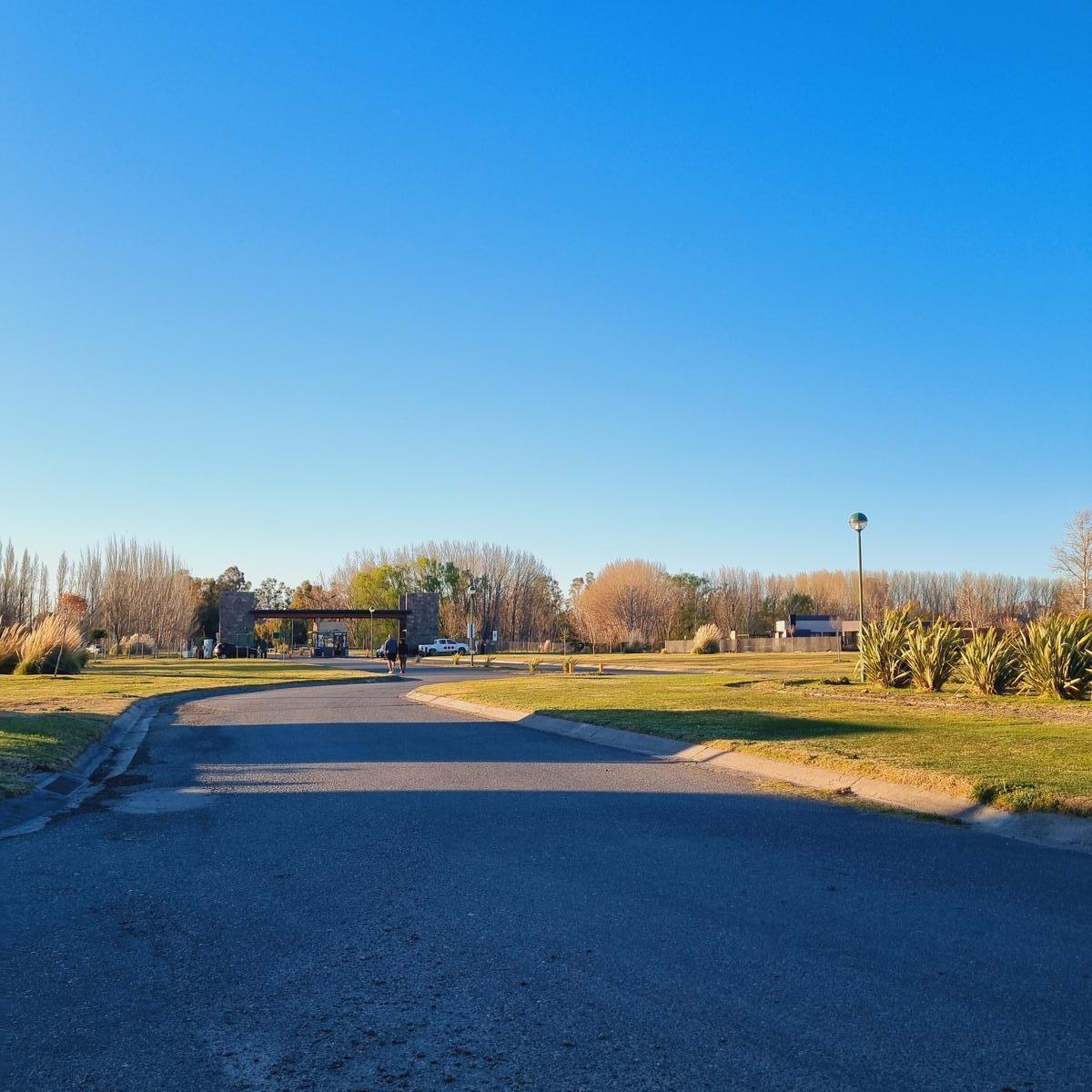 Venta de Lote 1074 m² en Barrio Cerrado Los Canales de Plottier, Plottier 2