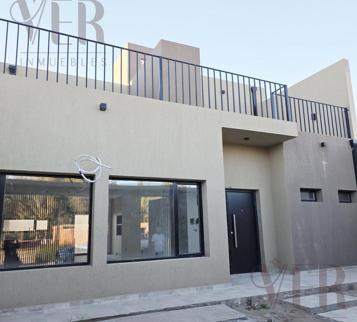 Venta casa 3 dorm, con Piscina, Apto Crédito - Neuquén Capital