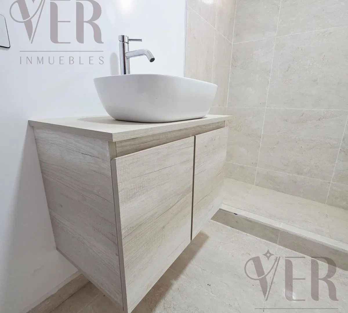 Venta casa 3 dorm, con Piscina, Apto Crédito - Neuquén Capital 2
