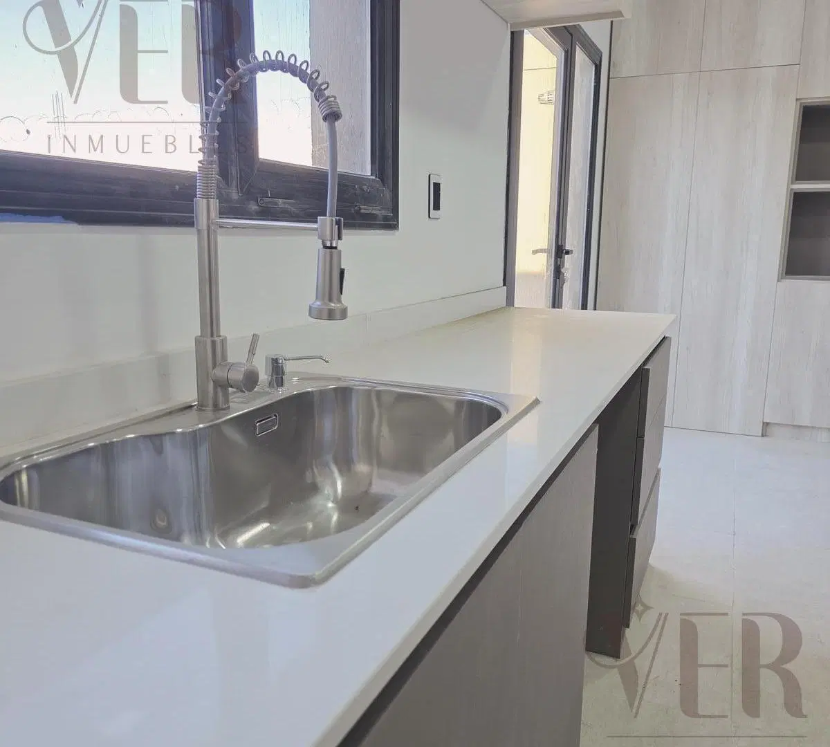 Venta casa 3 dorm, con Piscina, Apto Crédito - Neuquén Capital 4