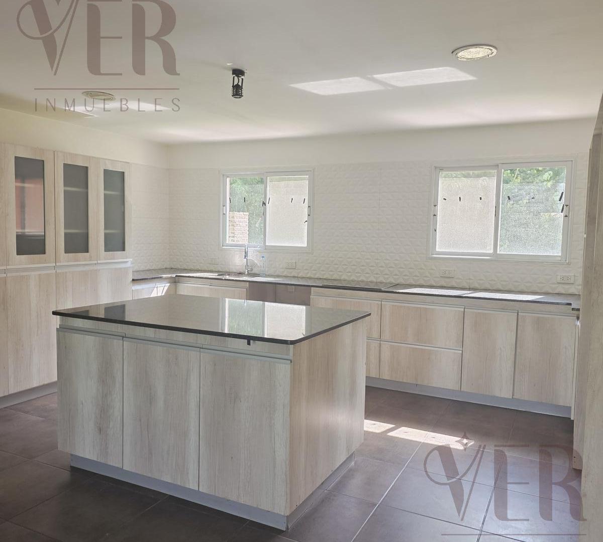 Foto de Venta de casa 3 dorm con pileta en Barrio Fincas de Plottier, Plottier, imagen 2
