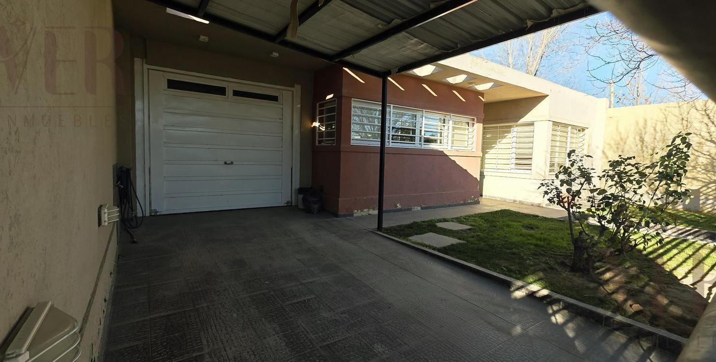 Foto de Venta casa 3 dorm, quincho y pileta, Plottier - Neuquén, imagen 1