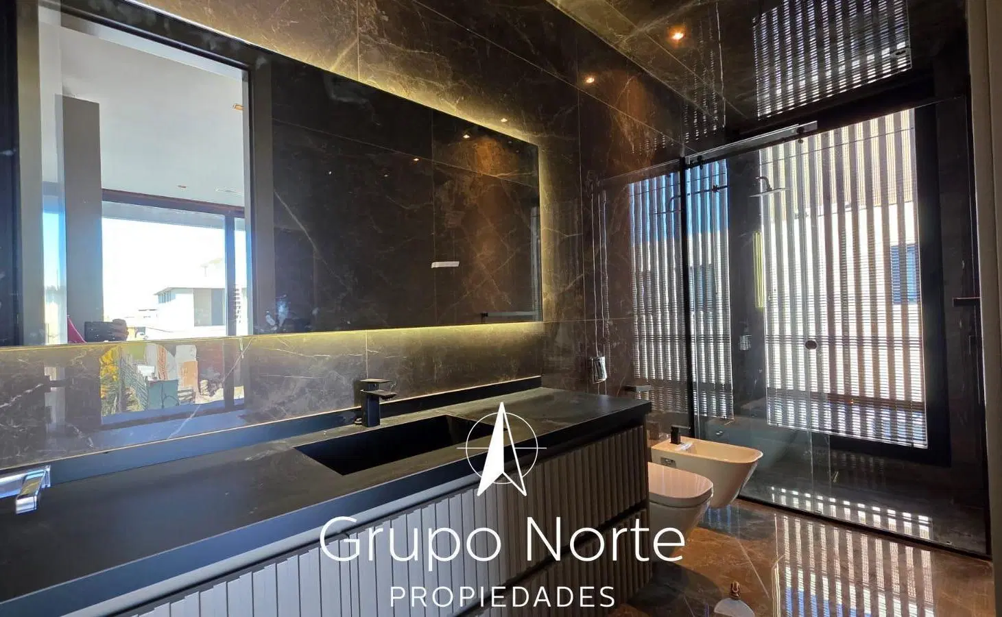 Casa en venta al rio en barrio El Yacht, Nordelta 3