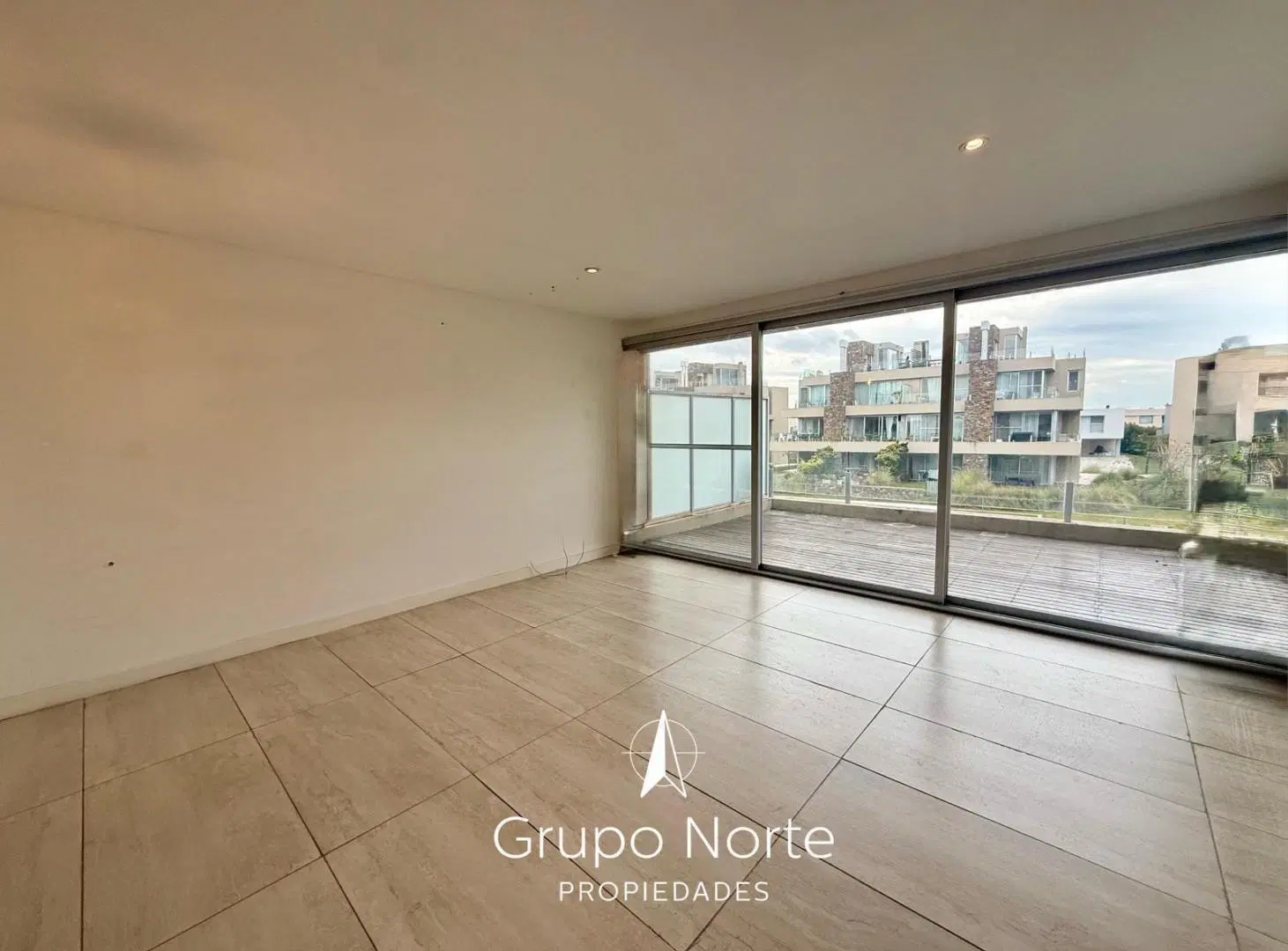 Departamento 3 ambientes  en Alquiler tipo triplex con Terraza. Barrio Castaños -NORDELTA- 2