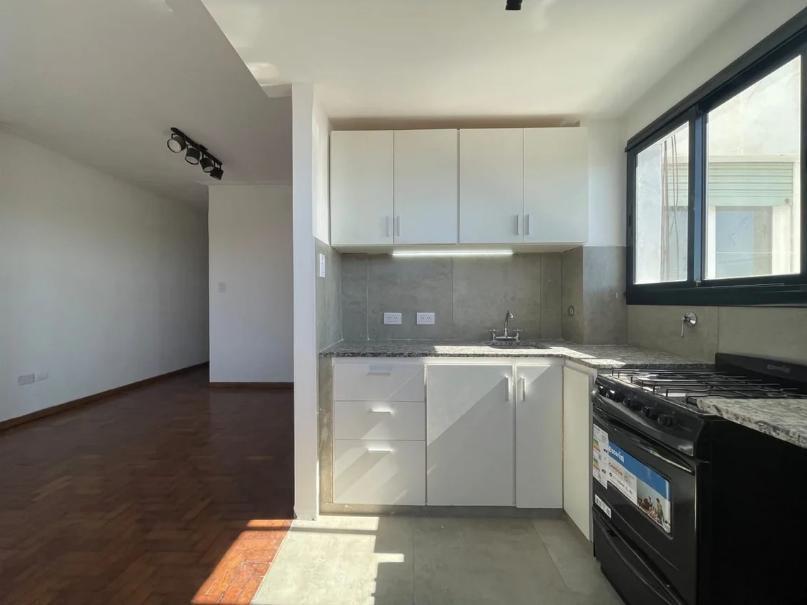 Foto de Departamento REFACCIONADO de 1 Dormitorio en VENTA, La Plata, Zona, imagen 3