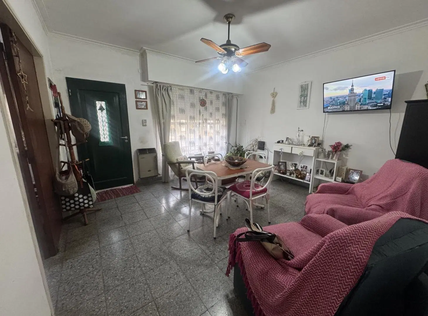 Casa en alquiler dos dormitorios con cochera La Plata 5
