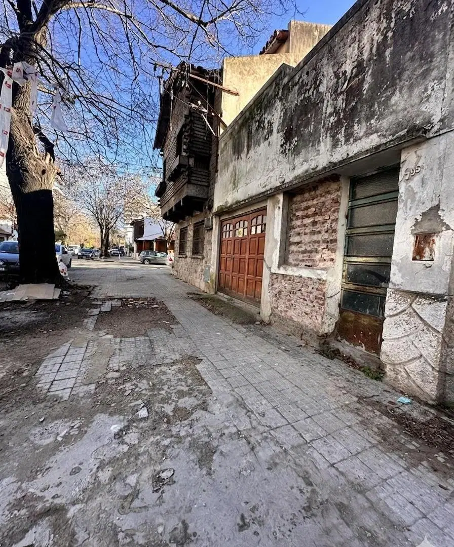 Casa venta a refaccionar o  desarrollo 2