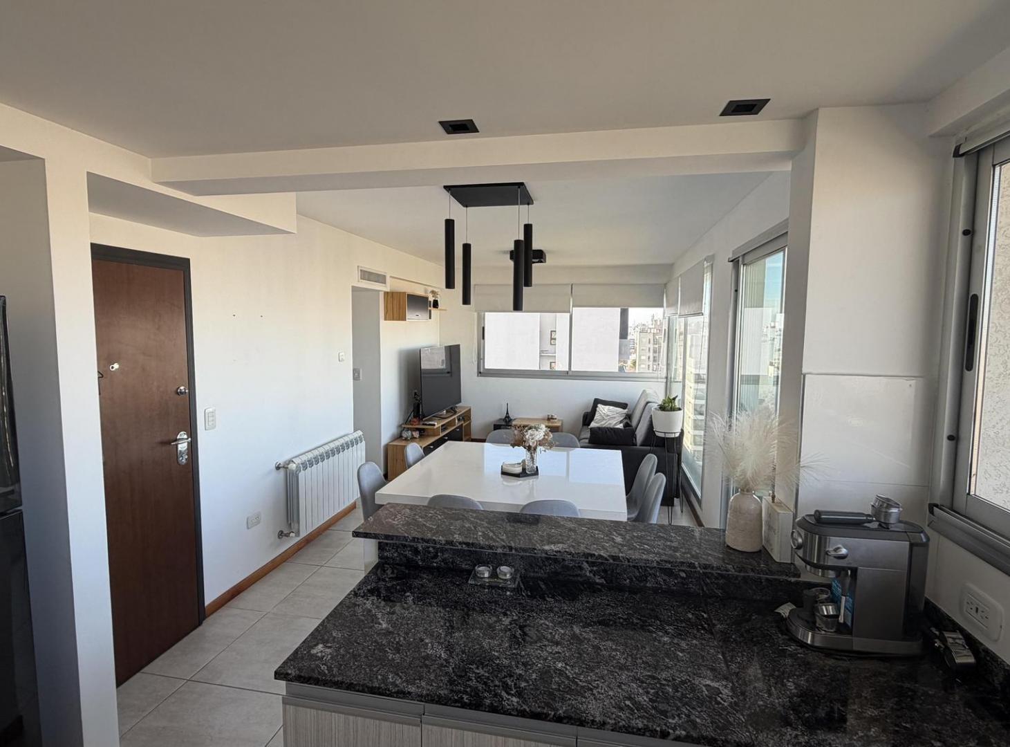 Foto de DEPARTAMENTO VENTA 2 DORMITORIOS LA PLATA,COCHERA APTO BANCO, imagen 2