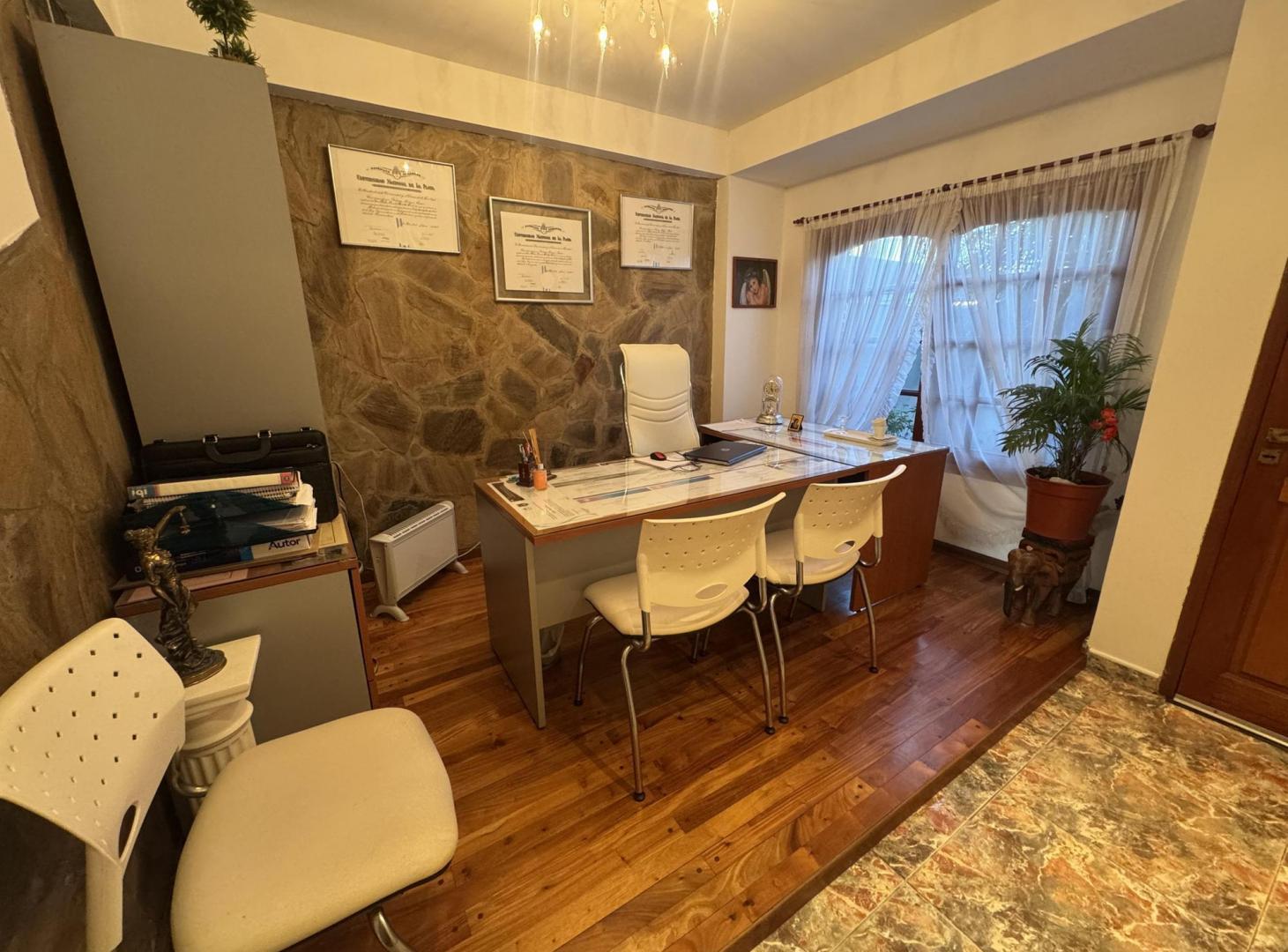 Foto de CASA EN VENTA BERISSO 3 DORMITORIOS, PARQUE COCHERA APTO BANCO, imagen 4