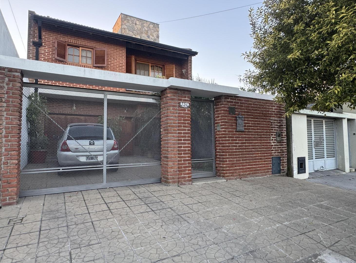 Foto de CASA EN VENTA BERISSO 3 DORMITORIOS, PARQUE COCHERA APTO BANCO, imagen 1