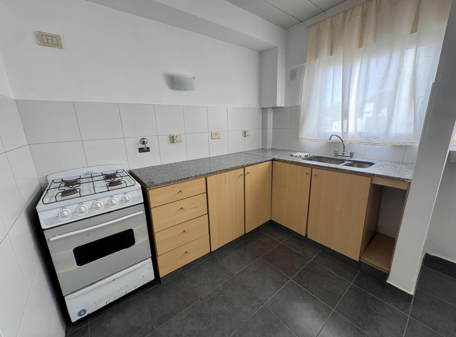 Foto de DEPARTAMENTO MONOAMBIENTE ALQUILER LA PLATA, imagen 3