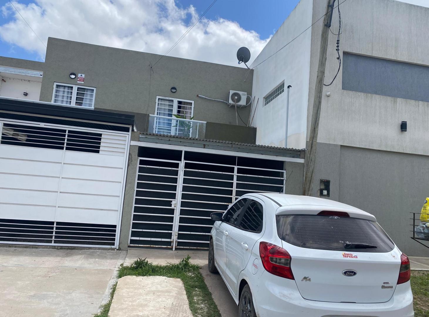 Foto de Duplex en venta en Los Hornos, imagen 1