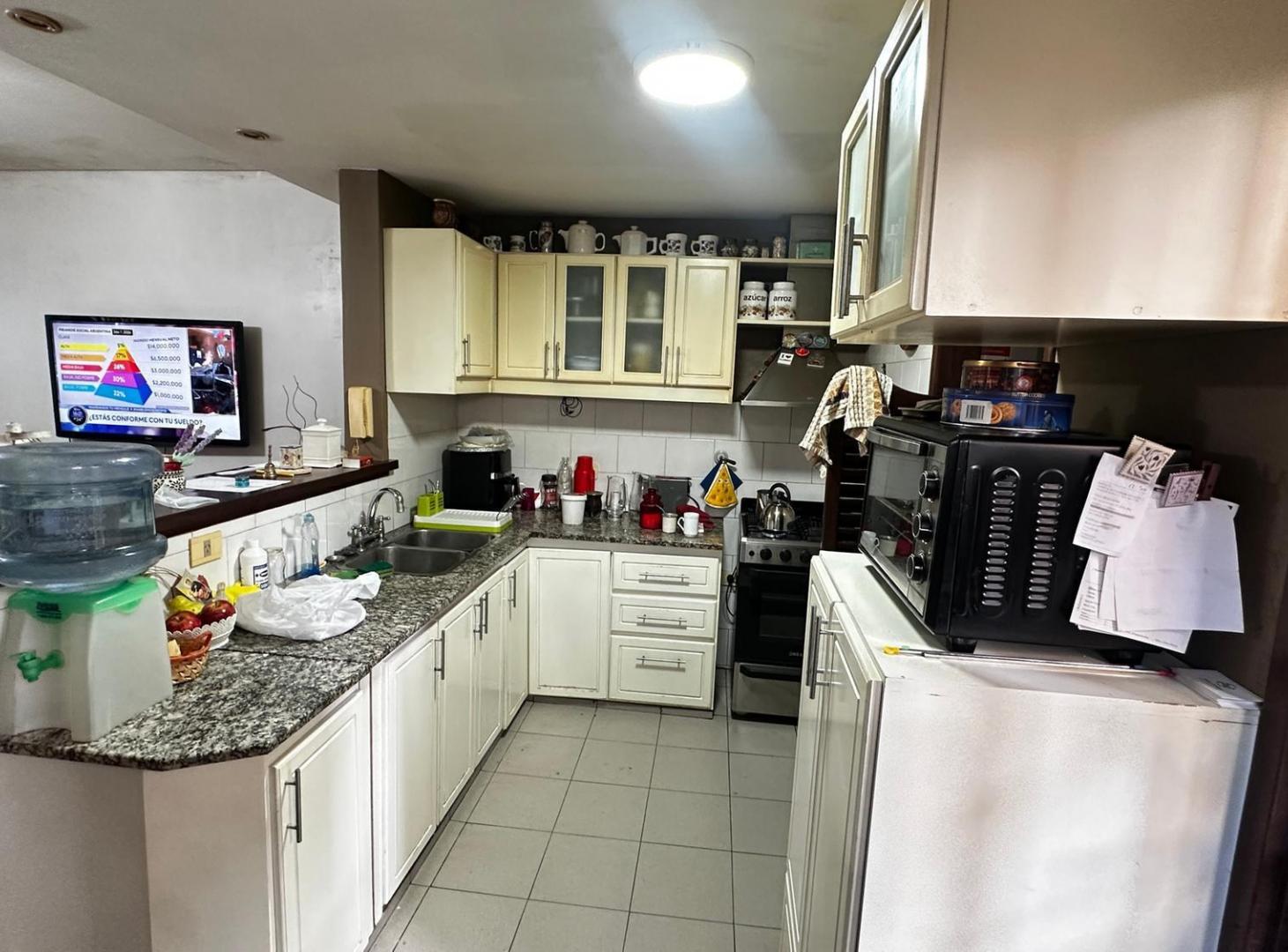 Foto de DEPARTAMENTO EN VENTA 4 DORMITORIOS, LA PLATA CON BALCON, imagen 2