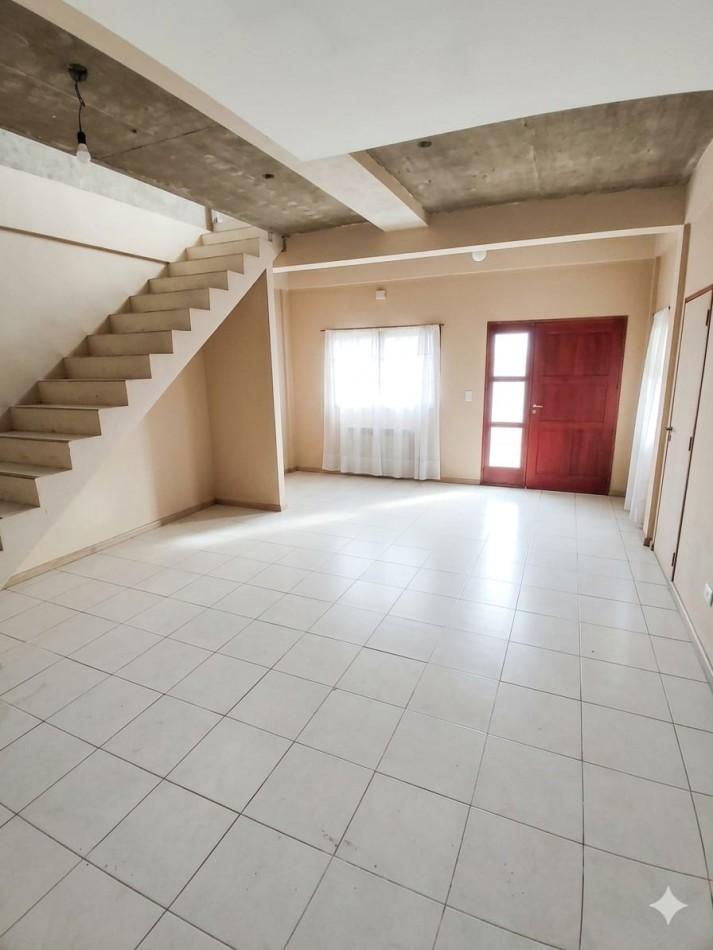 Foto de ¡OPORTUNIDAD EN PONTEVEDRA CENTRO! CASA EN 2 PLANTAS ¡APTA CREDITO!, imagen 3