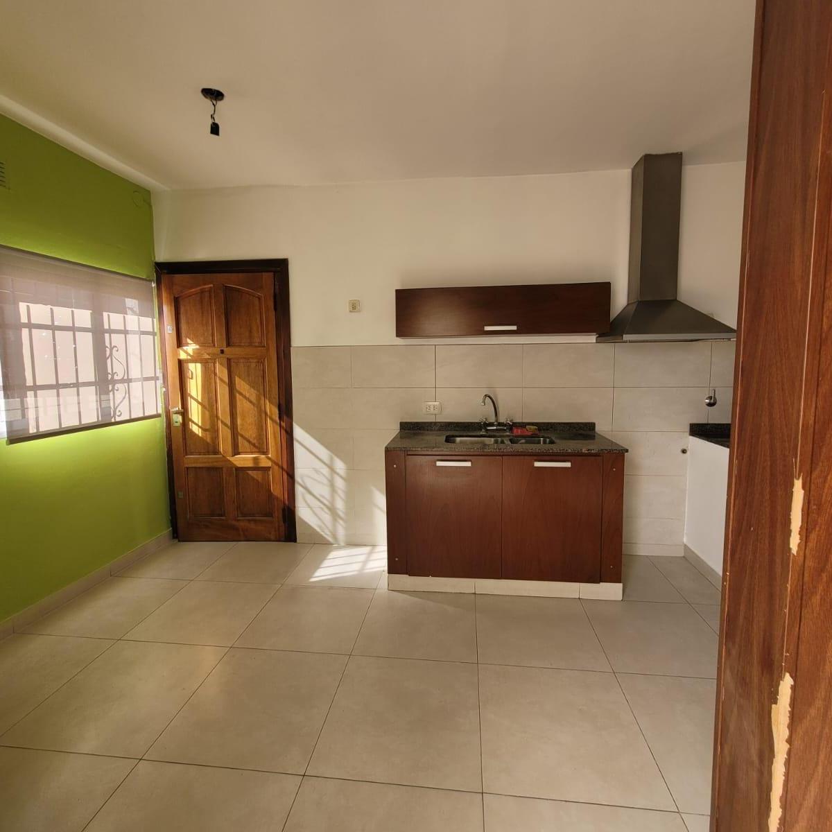 Foto de DPTO DE 3 AMB EN VENTA SOBRE AV. H. YRIGOYEN ESQ. BRADLEY - CON TERRAZA, imagen 3