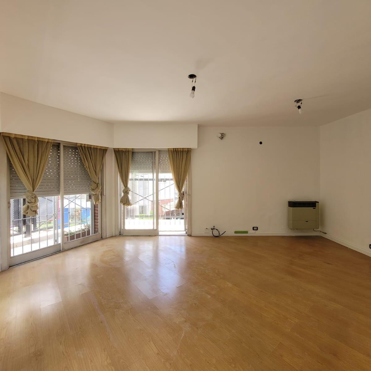 Foto de DPTO DE 3 AMB EN VENTA SOBRE AV. H. YRIGOYEN ESQ. BRADLEY - CON TERRAZA, imagen 2