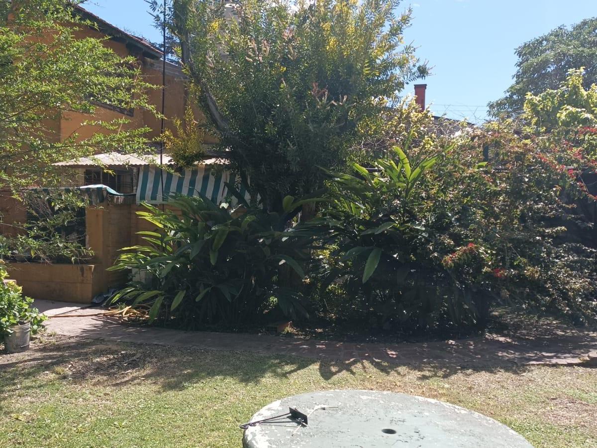 SE VENDE AMPLIO CHALET EN AV. ESPORA FRENTE AL CLUB SAN ALBANO
