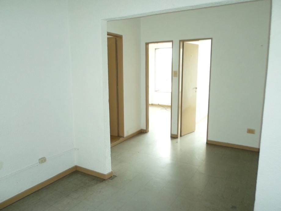 Foto de INMUEBLE COMERCIAL EN VENTA! ZONA CENTRICA DE BURZACO LOCAL + DEPTOS +, imagen 4