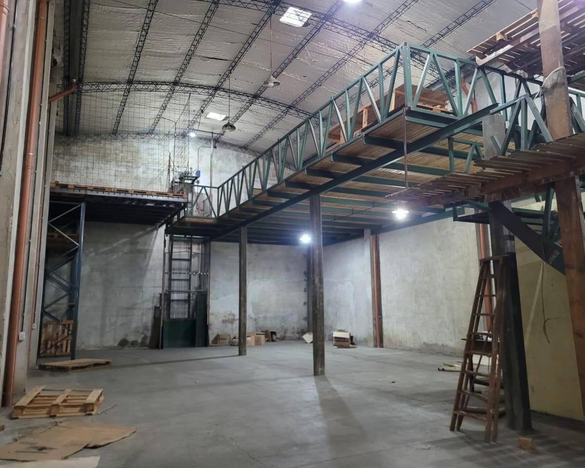 Galpon en Venta Sobre H. Yrigoyen en Burzaco! 2