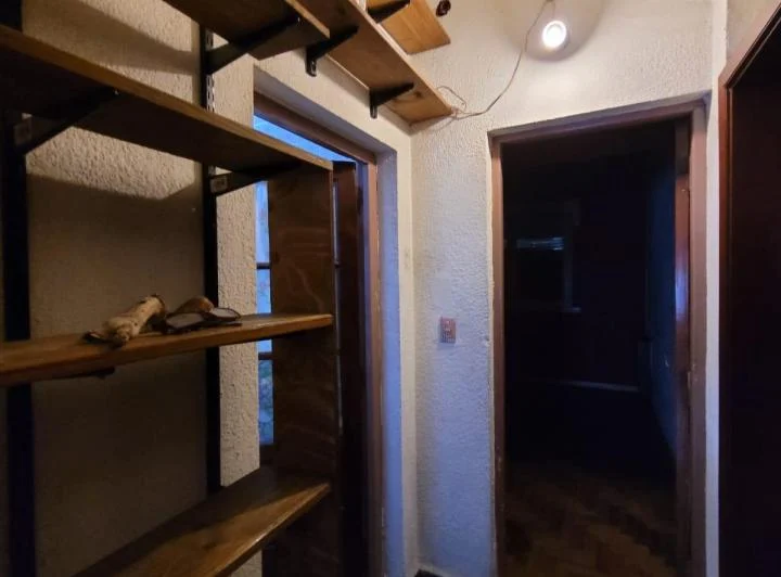 SE ALQUILA CASA AL FRENTE EN BURZACO 2