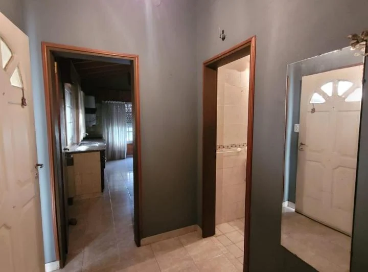 CASA DE DOS AMBIENTES EN ALQUILER EN BURZACO CON AMPLIO JARDIN 2
