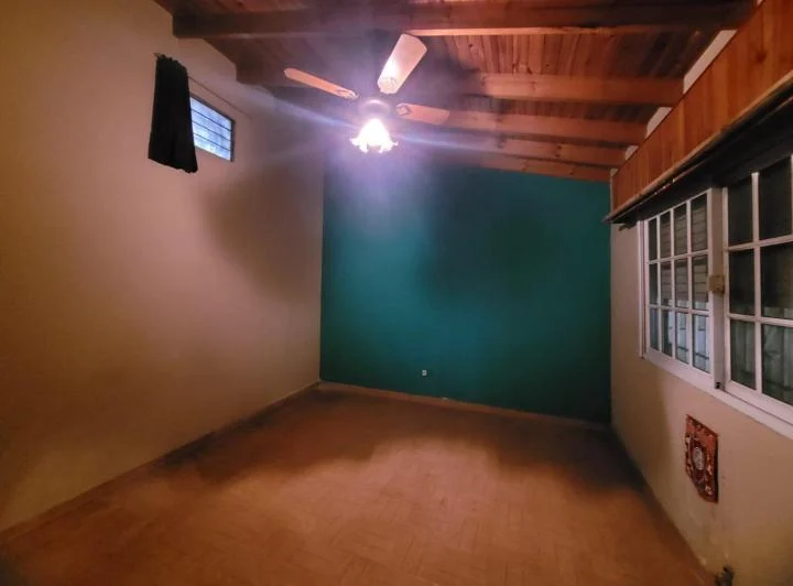 CASA DE DOS AMBIENTES EN ALQUILER EN BURZACO CON AMPLIO JARDIN 5