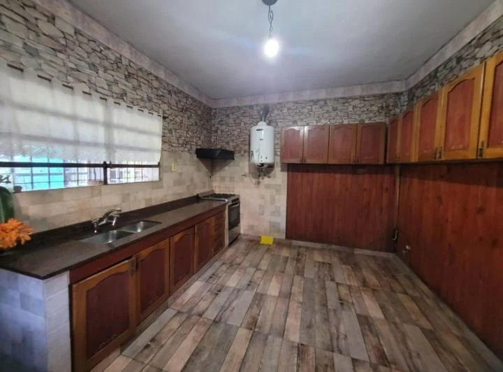 CASA EN ALQUILER EN BURZACO CON TRES DORMITORIOS 5