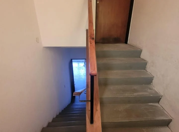 SE ALQUILA DPTO. EN PLANTA ALTA  - A 4 CUADRAS DE LA ESTACION BURZACO 4