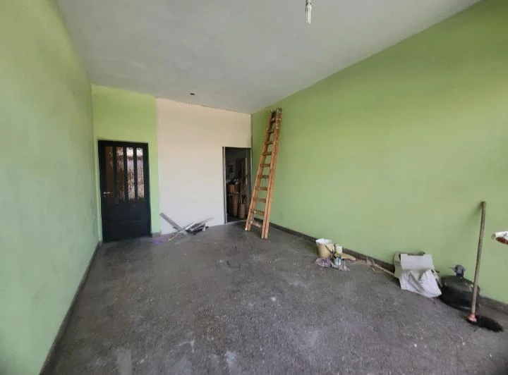 SE ALQUILA DPTO. EN PLANTA ALTA  - A 4 CUADRAS DE LA ESTACION BURZACO 3