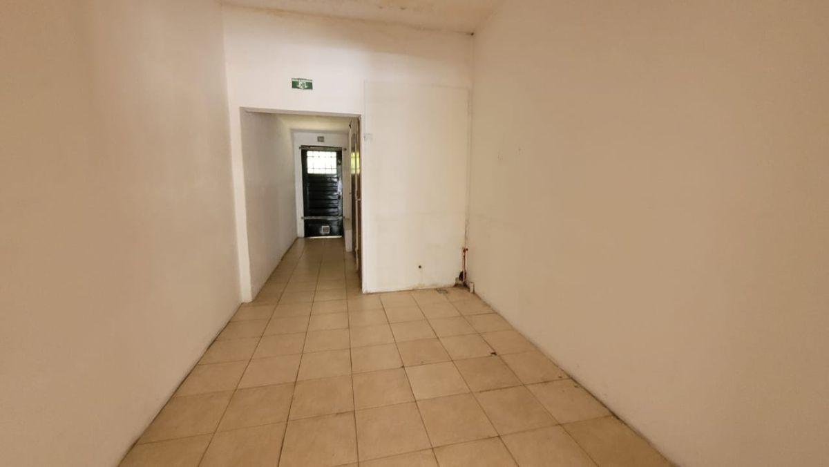 OPORTUNIDAD! SE VENDE LOCAL CON LOTE SOBRE CALLE MORENO AL 700 - BURZACO