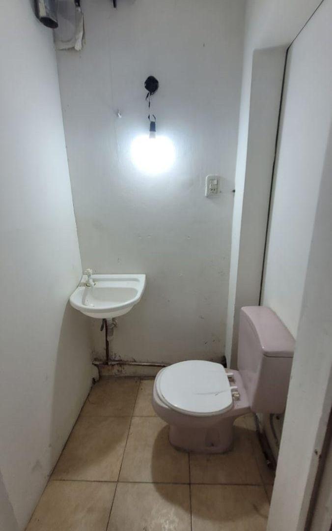 OPORTUNIDAD! SE VENDE LOCAL CON LOTE SOBRE CALLE MORENO AL 700 - BURZACO