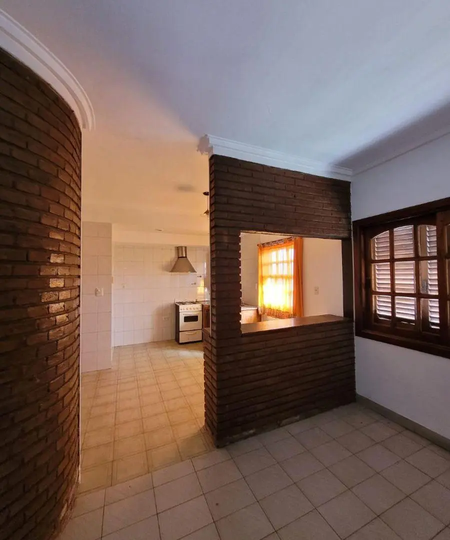 SE ALQUILA DEPARTAMENTO TRES AMBIENTES EN LONGCHAMPS! LORENZINI ESQ, HIPOLITO YRIGOYEN 1