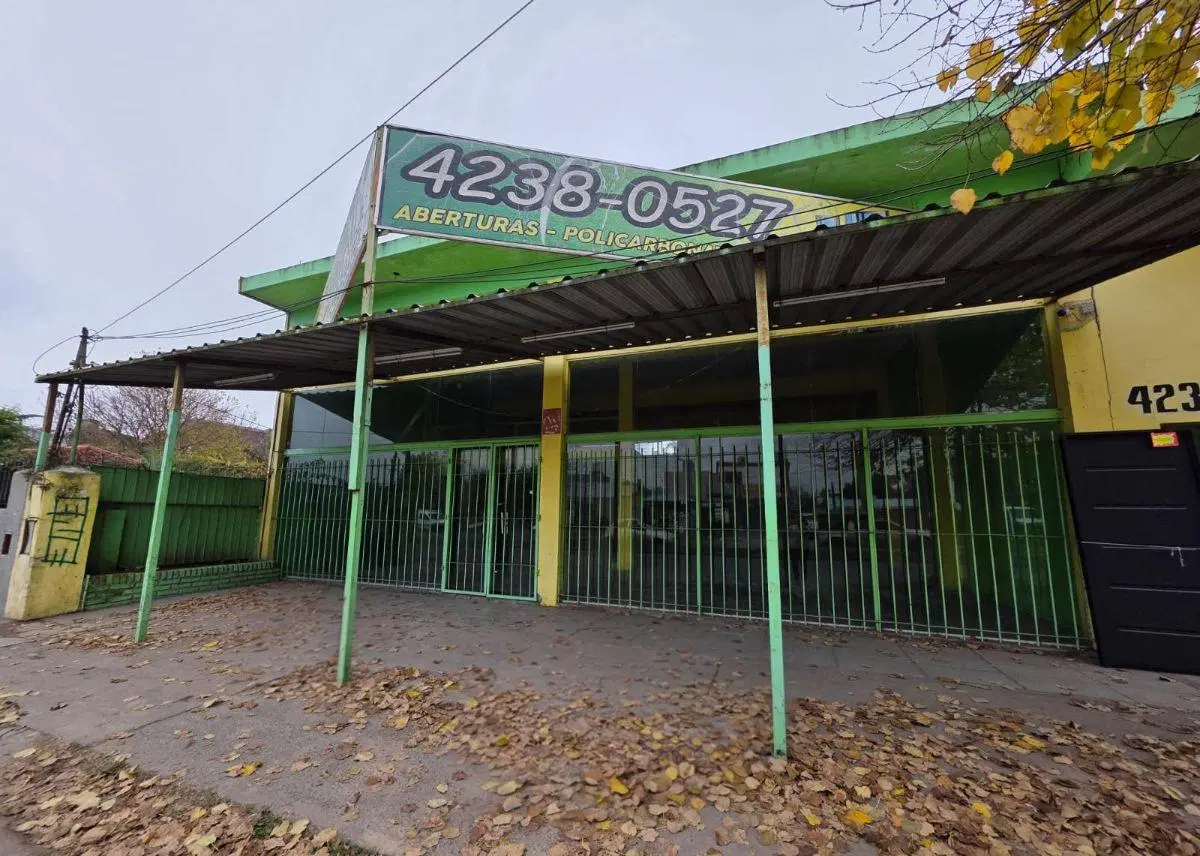LOCAL EN ALQUILER SOBRE AVENIDA ESPORA A METROS DE AV. MONTEVERDE! 1