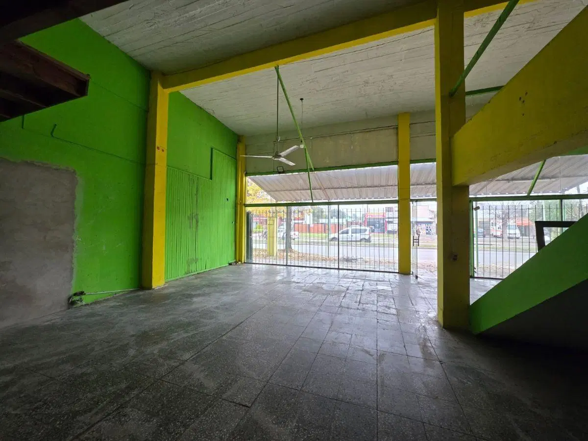LOCAL EN ALQUILER SOBRE AVENIDA ESPORA A METROS DE AV. MONTEVERDE! 2
