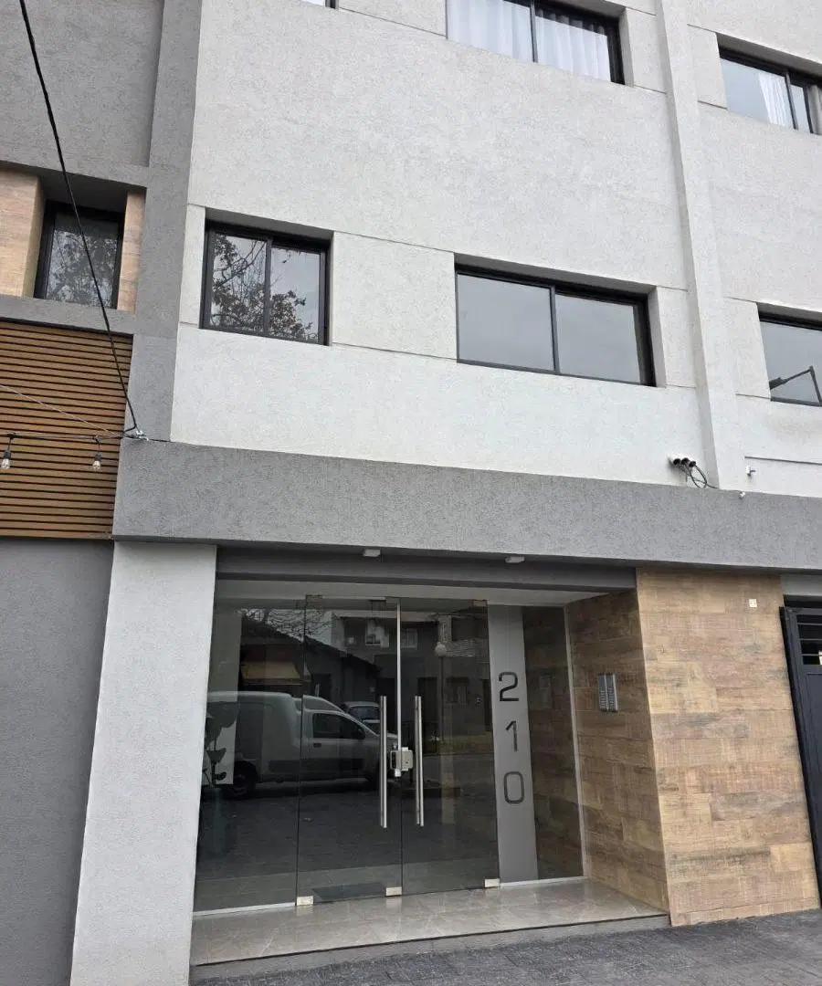 DEPARTAMENTO EN ALQUILER EN BANFIELD A 3 CUADRAS DE LA ESTACION! 2
